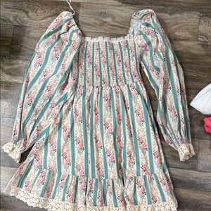 Elegant Floral Striped Dress in Cream and Blue